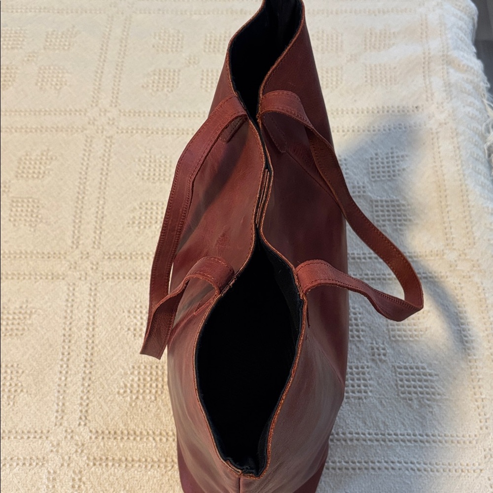 ENTOTO BETH ARTISAN
Sosi Burgundy Distressed Leather Tote Bag - Picture 8 of 11